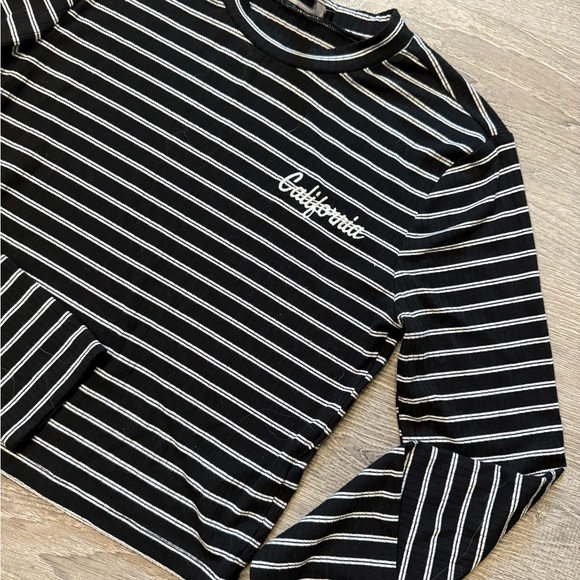 •FOREVER 21• CROP TOP - Picture 3 of 6